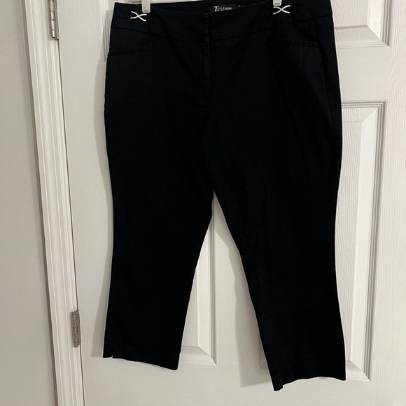 New York &CompanyEXCELLENT CONDITION!Black slacks with fitted waist. Size 14 - Picture 4 of 11